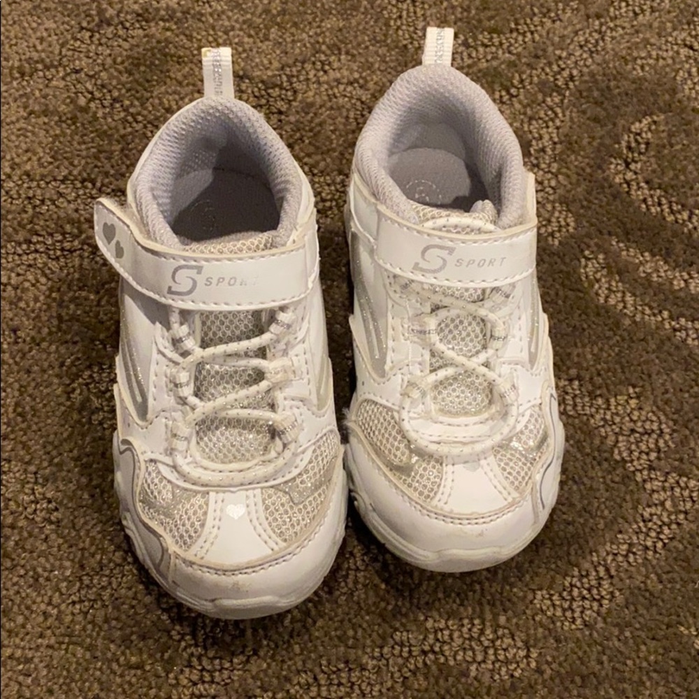 White & silver SZ 5 Sketcher toddler girl sneakers